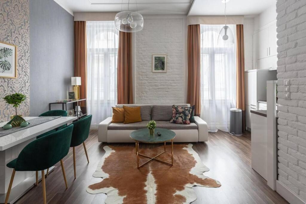 Chic, Captivating Space Near Opera House Boedapest Buitenkant foto